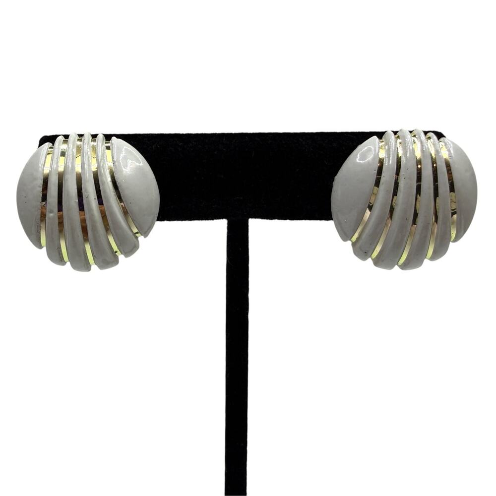 Vintage White Enamel Gold Tone Ribbed Dome Studded Earrings Fashion Jewelry 1 in